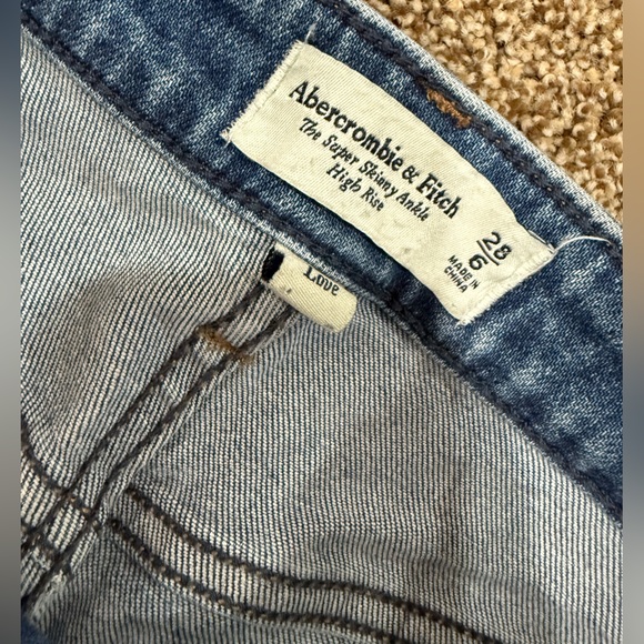 Abercrombie & Fitch super skinny high rise jeans - Picture 3 of 3